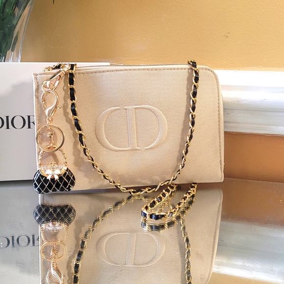 Dior - Picture 5 of 16